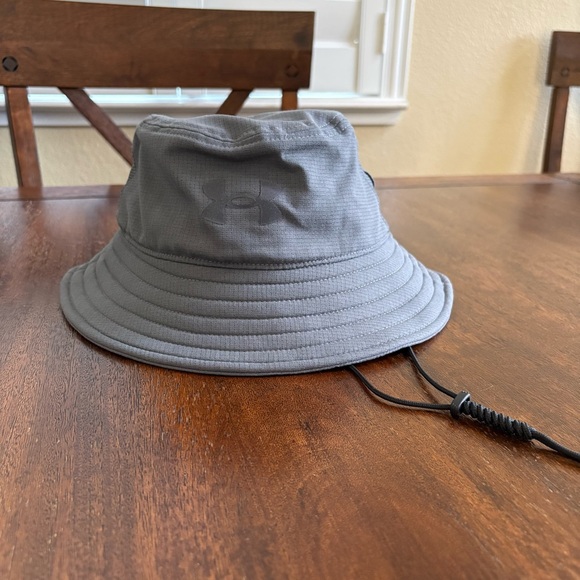Under Armour Men's UA Iso-Chill ArmourVent Bucket Hat in pitch gray/graphite M/L - Picture 2 of 7